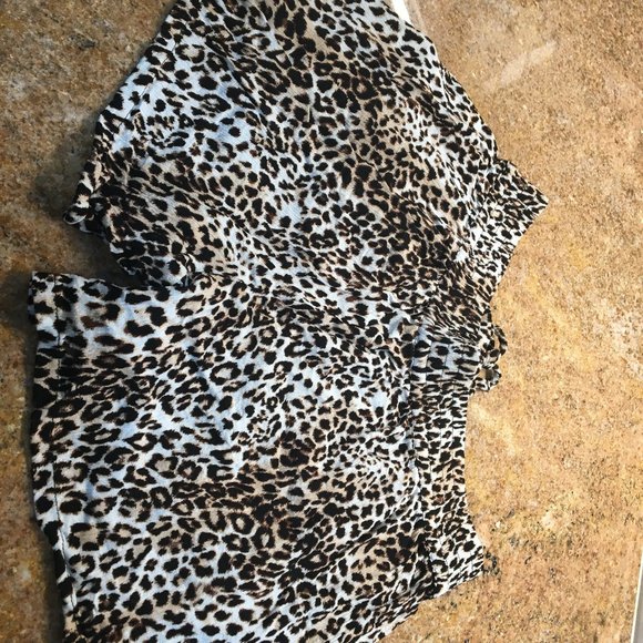 Thalia Sodi Leopard Shorts - Picture 4 of 5